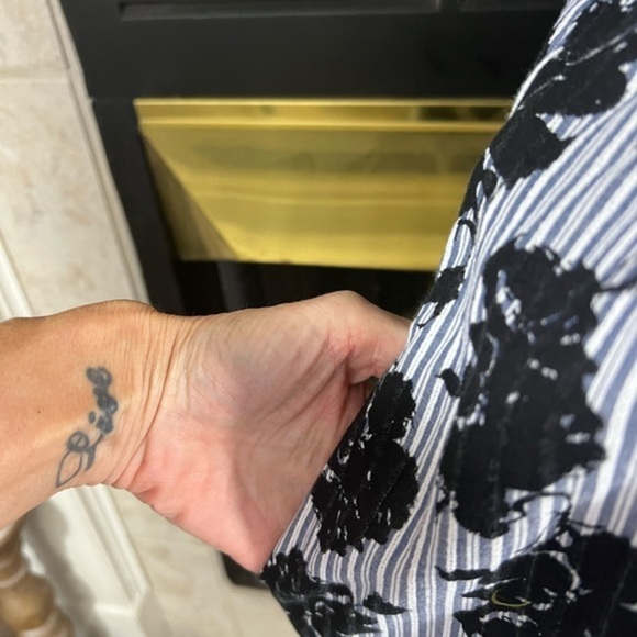 1 By O’2nd Stripes and Flowers Shirt/dress with fish net elements - Picture 5 of 14